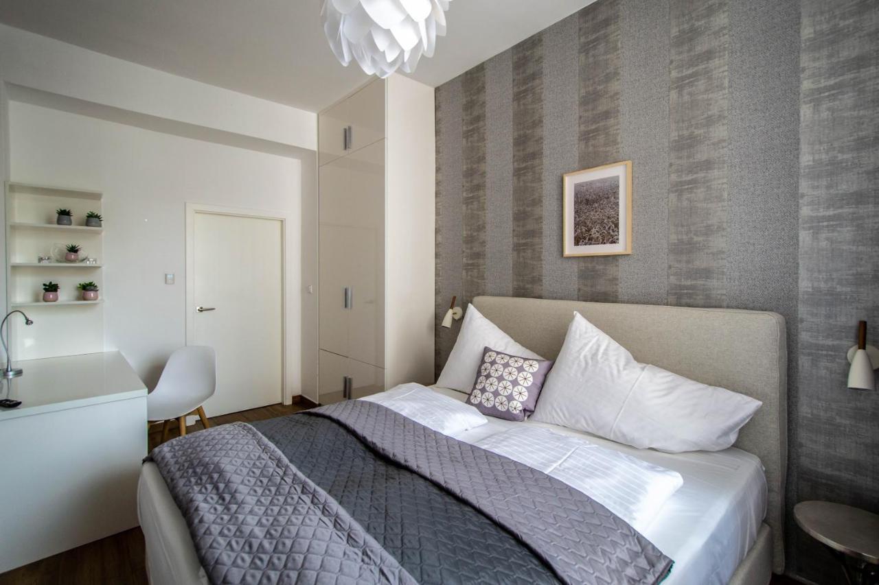 Executive Bright Apt. By Ruterra Praag Buitenkant foto